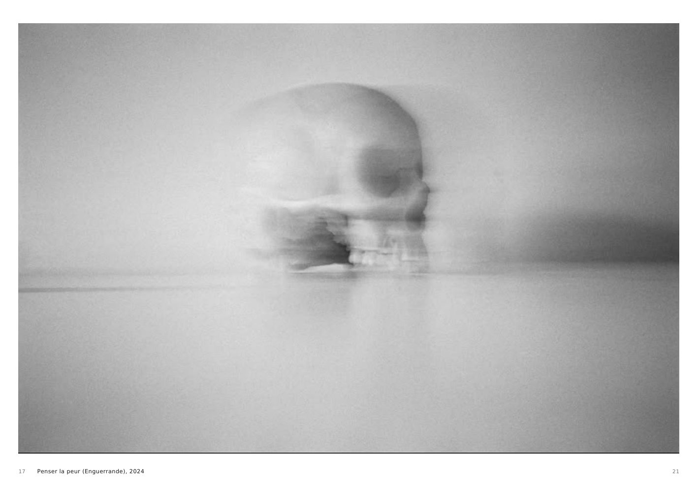 Penser la peur, Enguerrande, 2024, a blurred black and white portrait